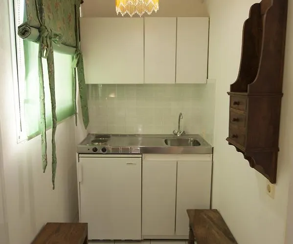 Nicolas Village Club Affittacamere Neos Erineos