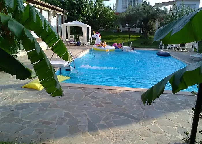 Nicolas Village Club Affittacamere 3*